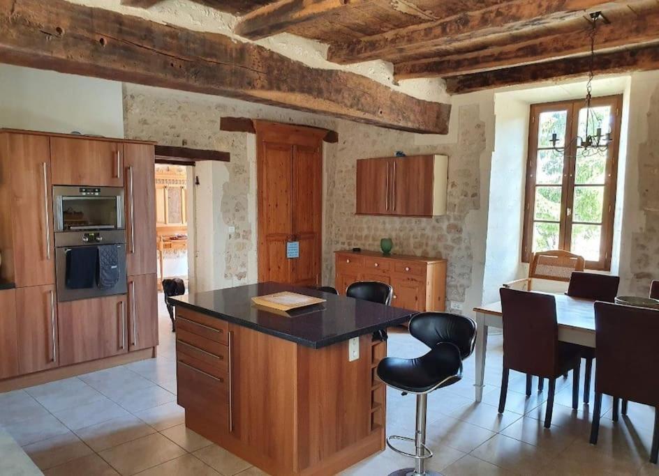 French Farmhouse Retreat With Pool & Superb Views. Blanzac  Zewnętrze zdjęcie