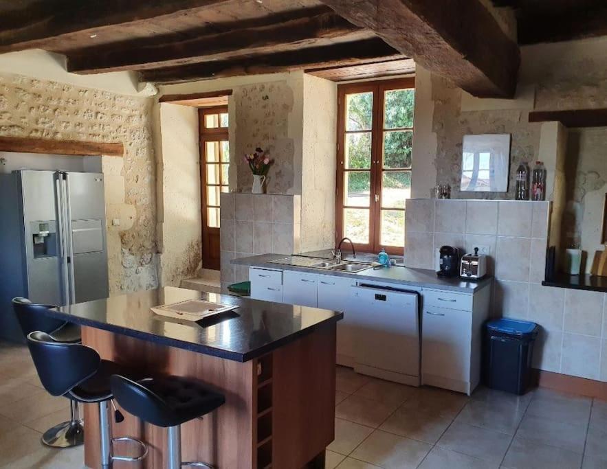French Farmhouse Retreat With Pool & Superb Views. Blanzac  Zewnętrze zdjęcie